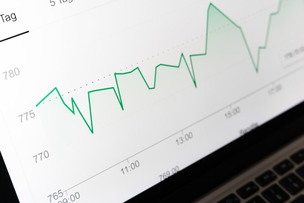 SEO Keyword Monitoring: Semrush vs Ahrefs for Tracking SEO Keywords