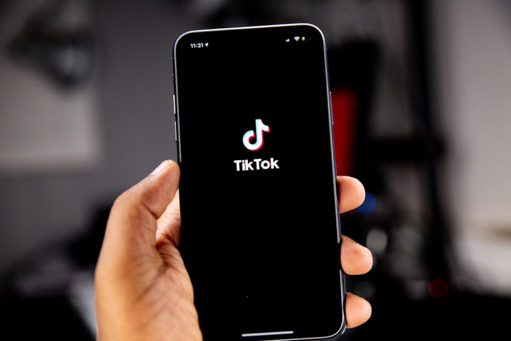 How to Go Viral on TikTok: Proven Content Strategies, Engagement Techniques, Trends, and Best Practices for Reaching More Viewers